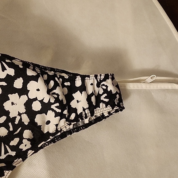 POOF NEW YORK.      The body suits - Picture 2 of 6